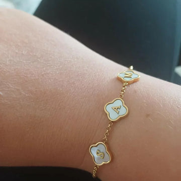 Personalized jewelry gifts